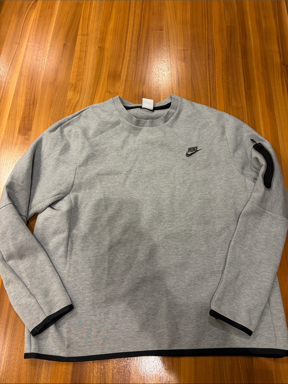 Nike Men’s Light Gray Crewneck Sweatshirt with Black Accents